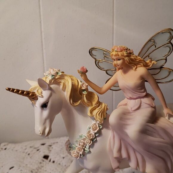 Hamilton Collection Special Messages Collection "Messages of Love" Angel Unicorn - Picture 5 of 6